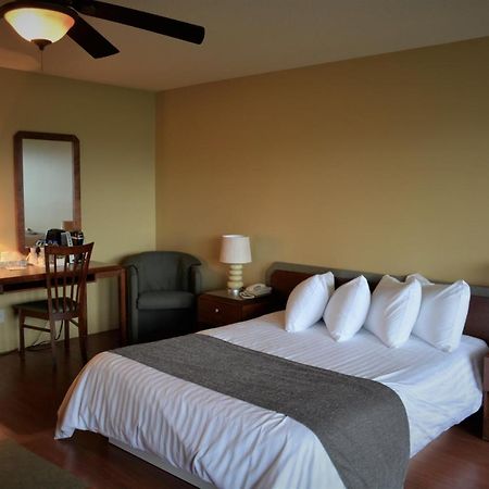 Motel Quatre Saisons Forestville Esterno foto