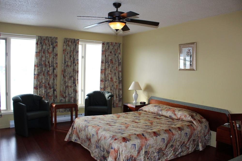 Motel Quatre Saisons Forestville Esterno foto