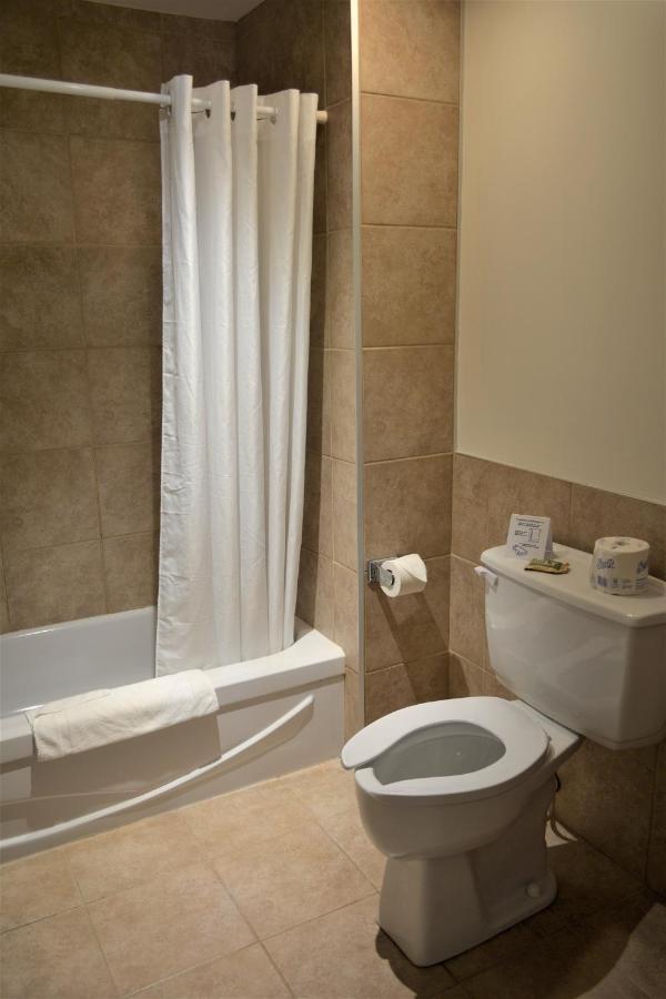Motel Quatre Saisons Forestville Esterno foto