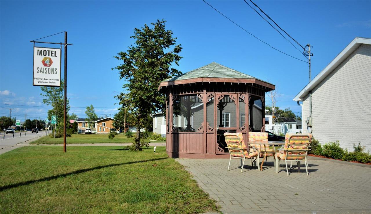 Motel Quatre Saisons Forestville Esterno foto