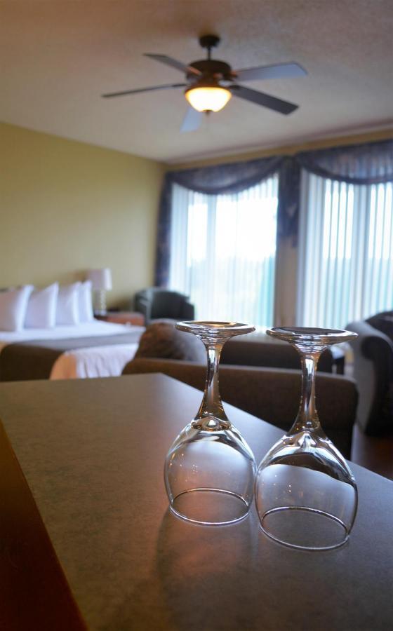 Motel Quatre Saisons Forestville Esterno foto