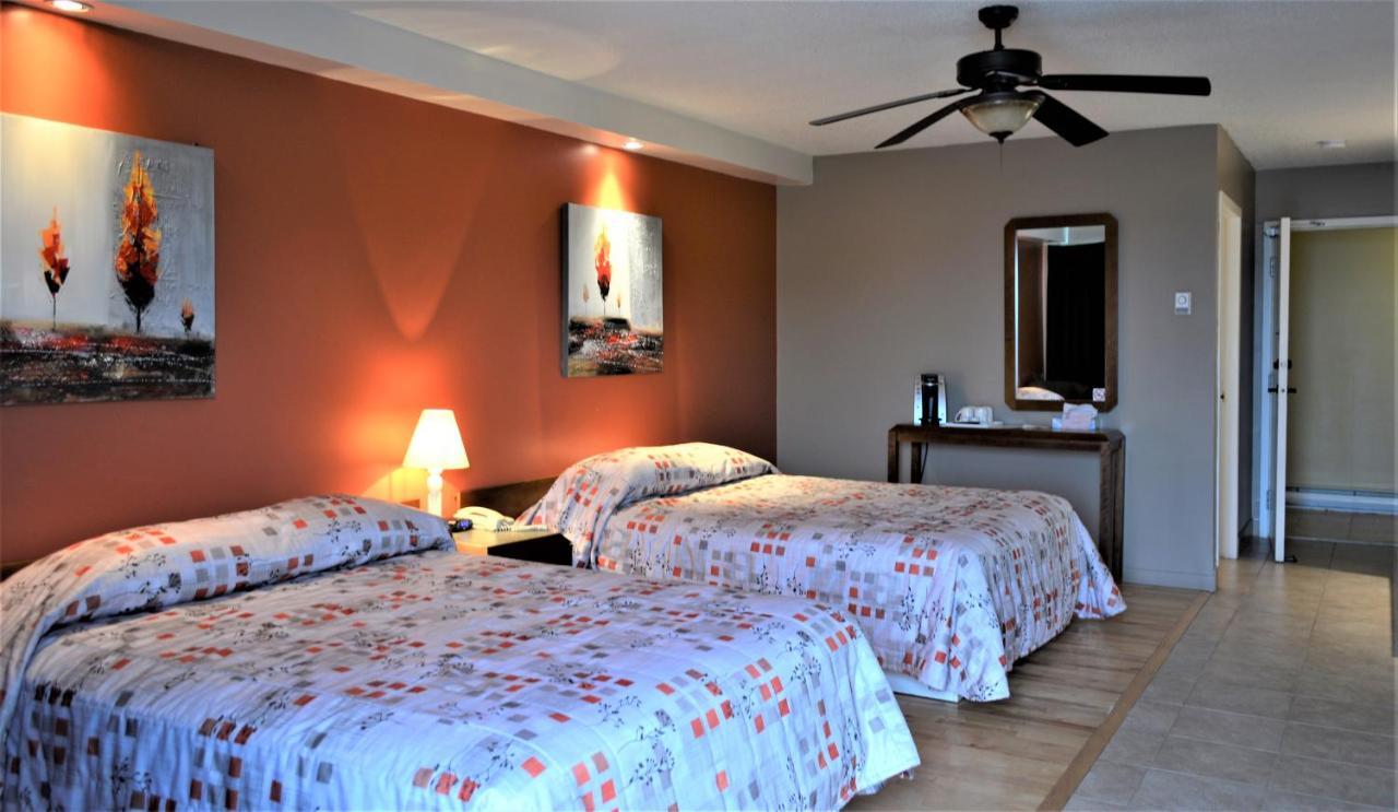 Motel Quatre Saisons Forestville Esterno foto