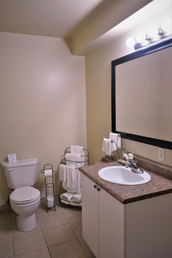 Motel Quatre Saisons Forestville Esterno foto